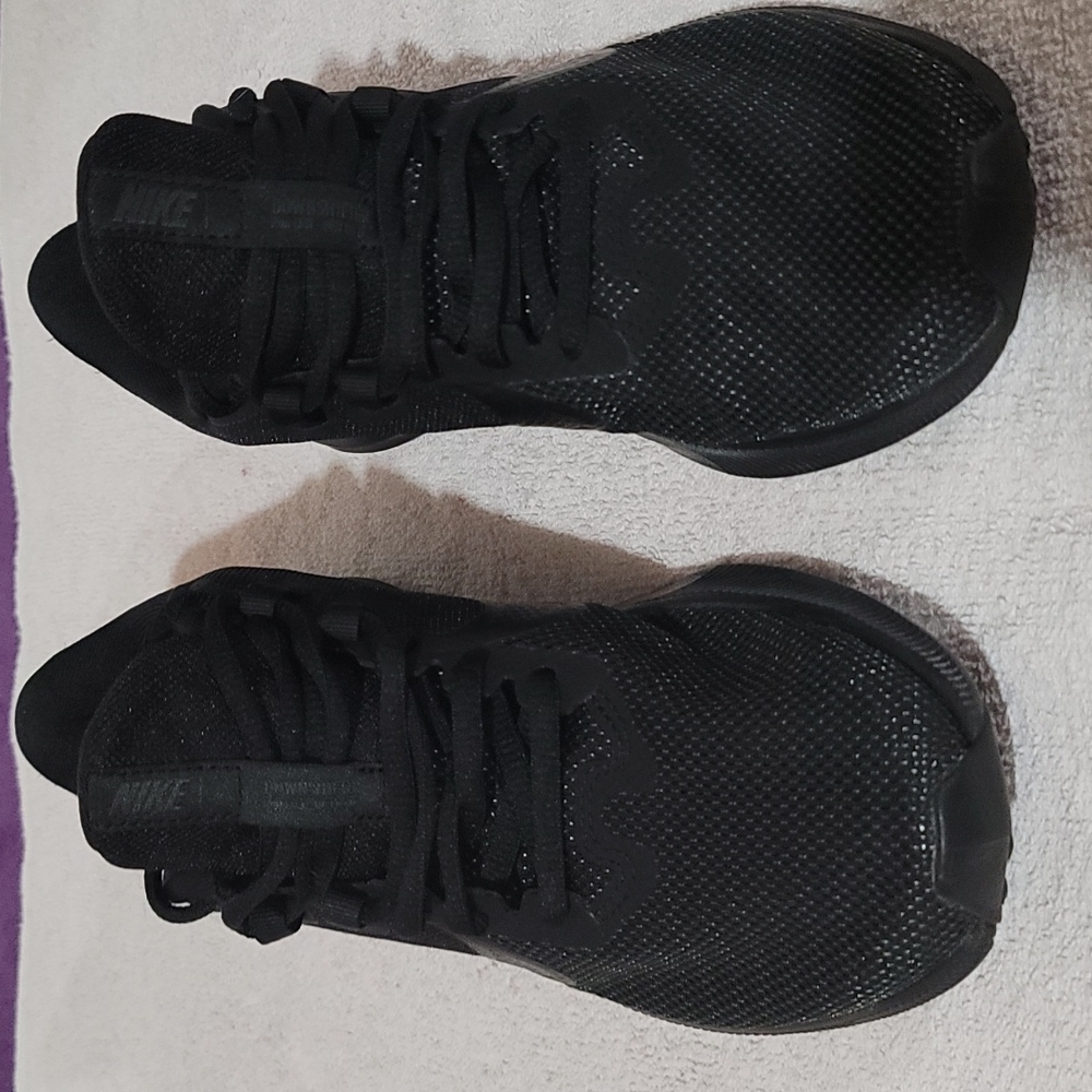 Women Nike Downshifter 9, black/black-anthracite, size #8. originally $60